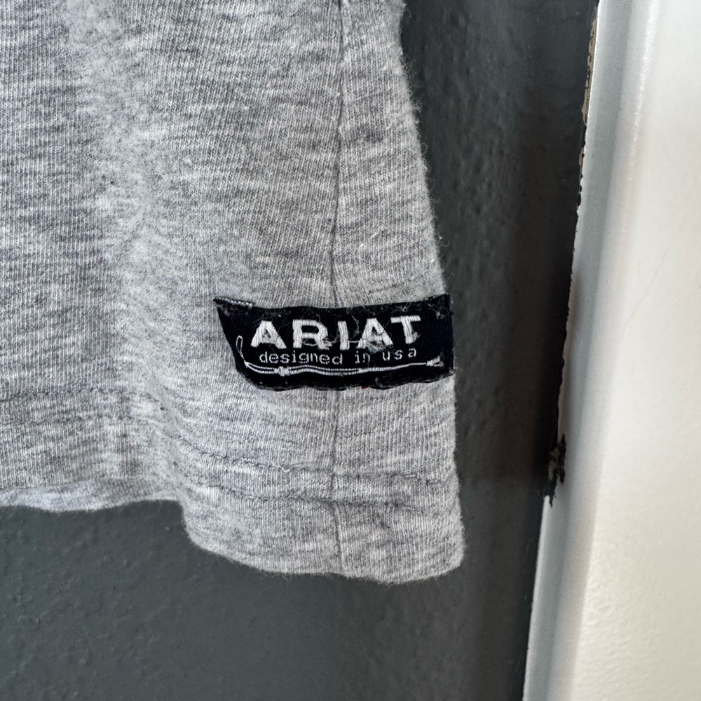 Ariat Heather Gray V-Neck Tee with Red Logo - Picture 4 of 5